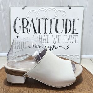 Dansko Maci Ivory Full Grain Leather Slip-On Sandals Size 38 Comfort  Block Heel